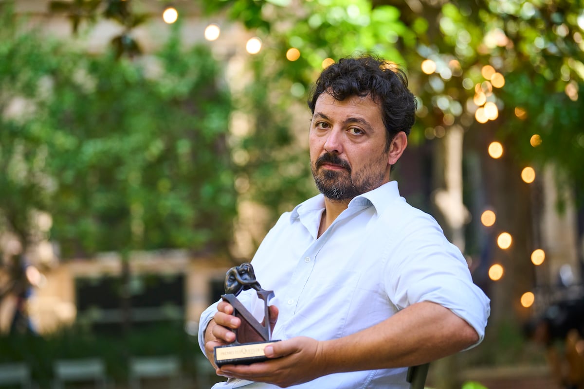 Francisco Serrano galardonado con el premio Tusquets 2025